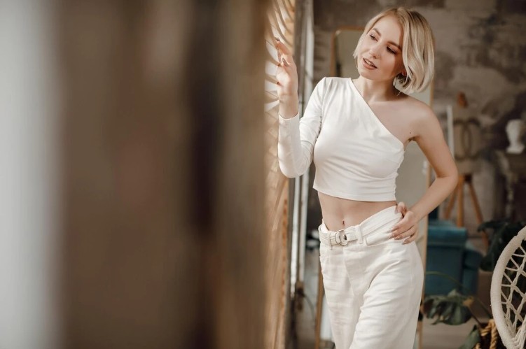 How Slimming Effects Highlight Style in Clothing