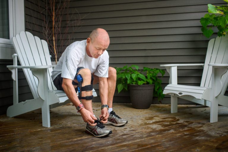 How Knee Braces Improve Stability While Walking